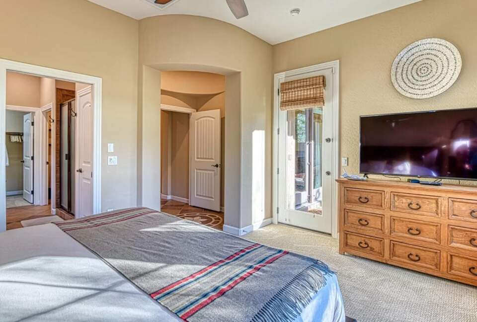 Scottsdale Stunner on the Green - Scottsdale, Arizona