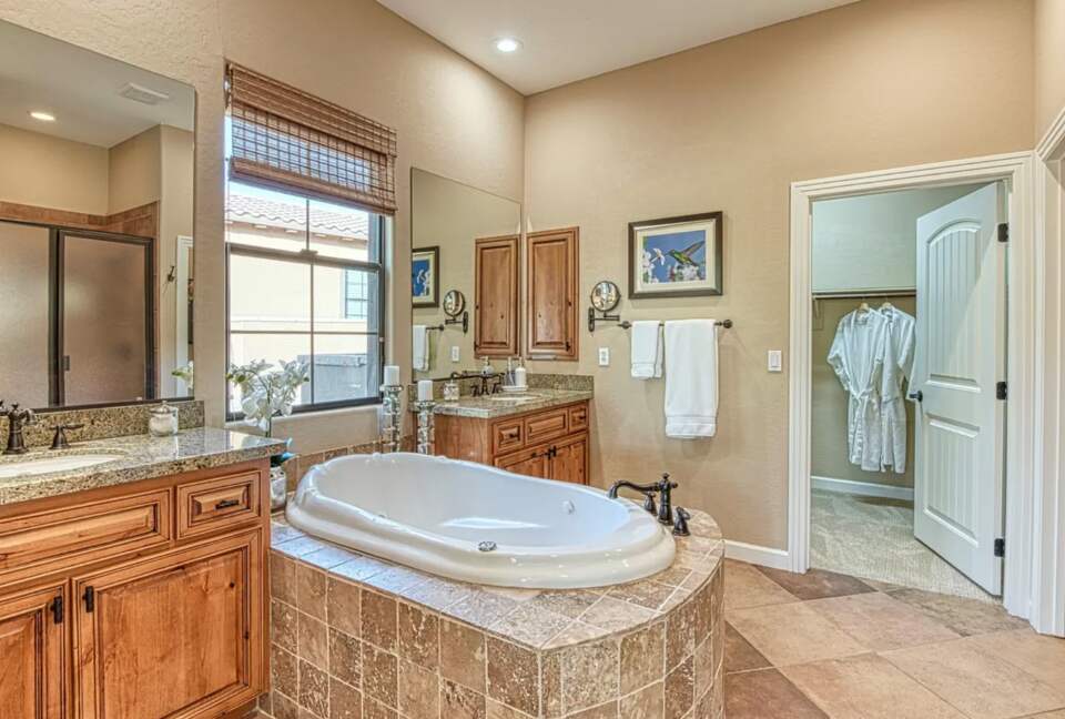 Scottsdale Stunner on the Green - Scottsdale, Arizona