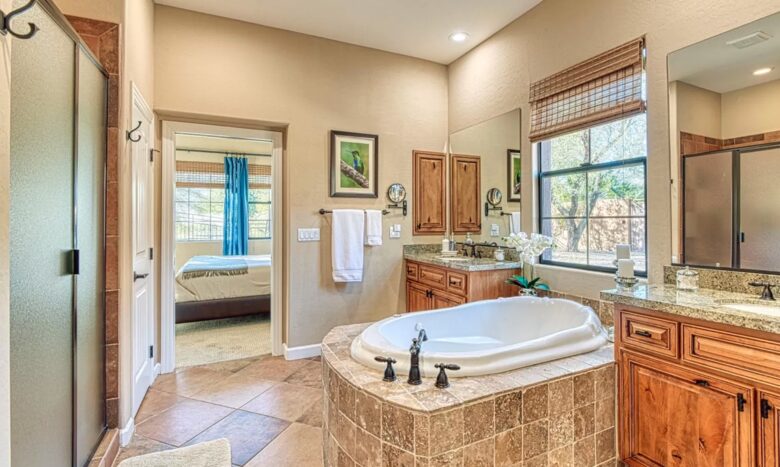 Scottsdale Stunner on the Green - Scottsdale, Arizona