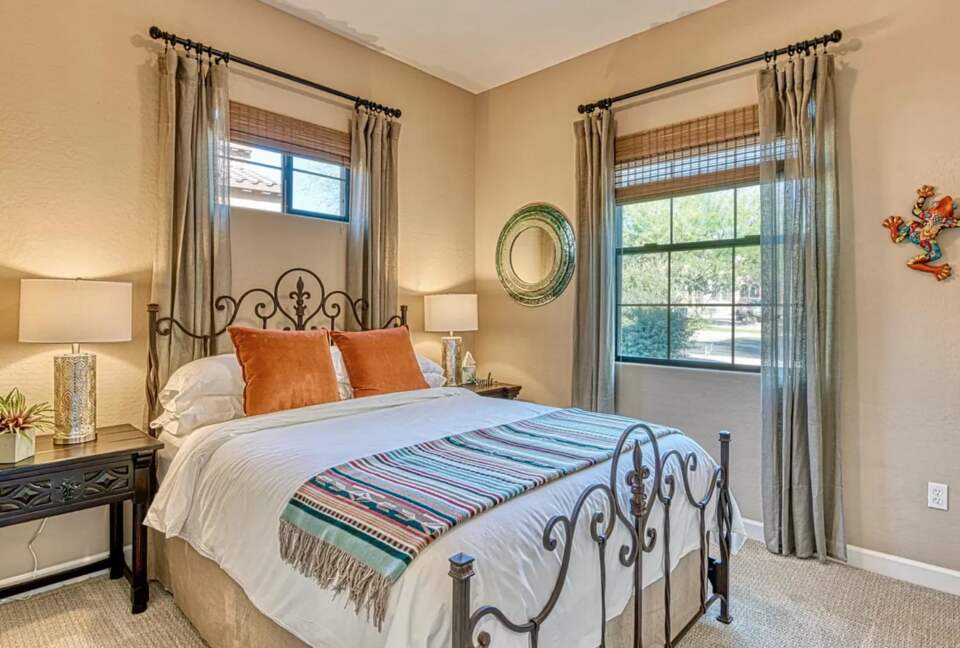 Scottsdale Stunner on the Green - Scottsdale, Arizona