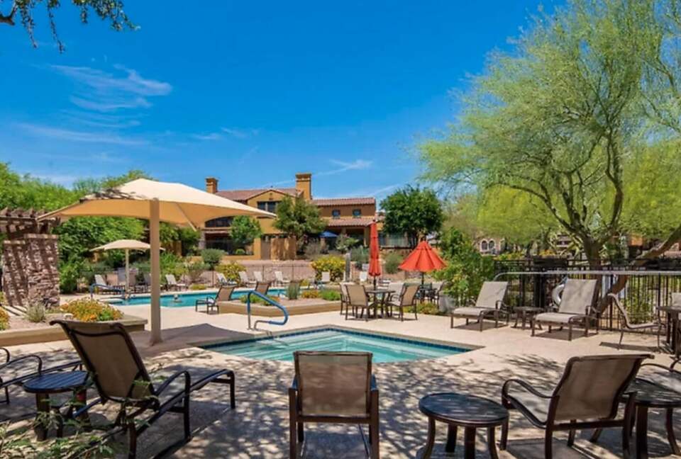 Scottsdale Stunner on the Green - Scottsdale, Arizona