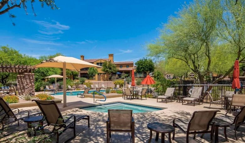 Scottsdale Stunner on the Green - Scottsdale, Arizona