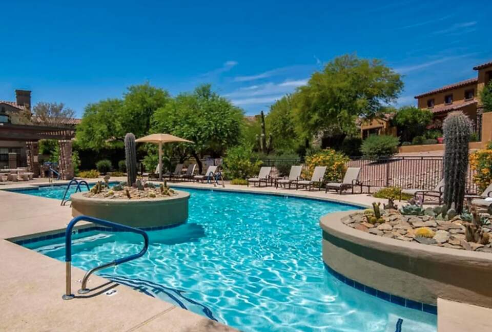 Scottsdale Stunner on the Green - Scottsdale, Arizona