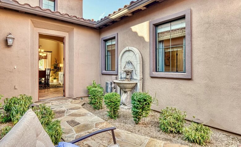 Scottsdale Stunner on the Green - Scottsdale, Arizona