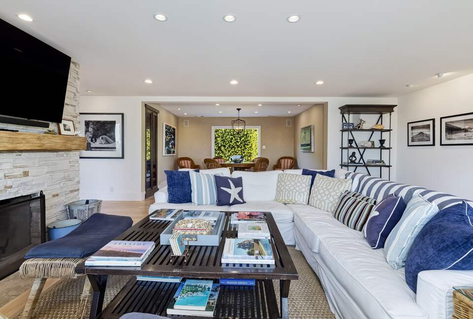 Malibu Manor (R) - Malibu, California