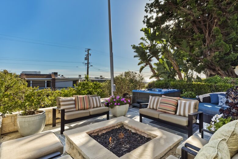 Malibu Manor (R) - Malibu, California