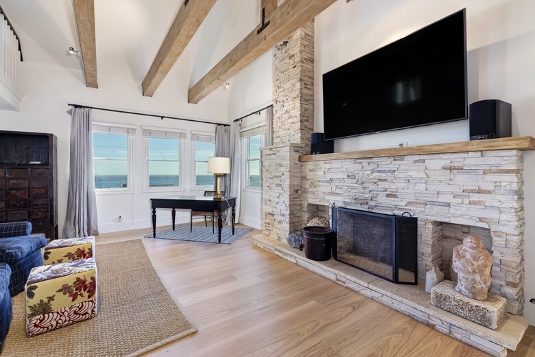 Malibu Manor (R) - Malibu, California