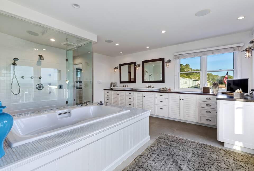 Malibu Manor (R) - Malibu, California