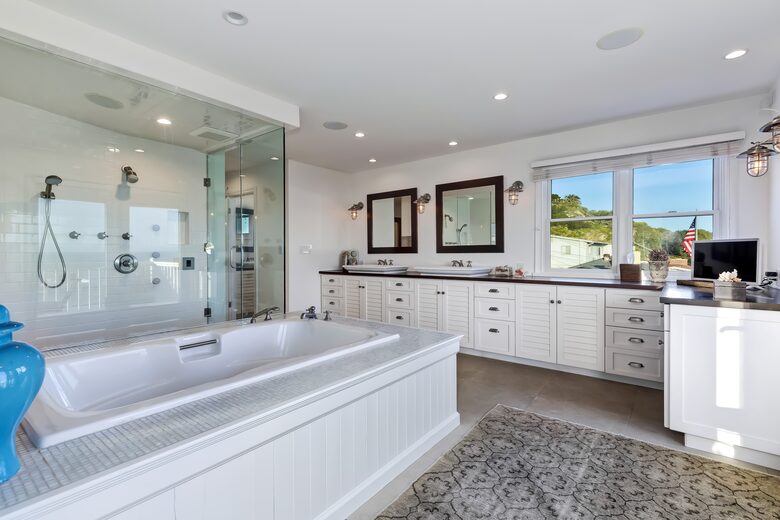 Malibu Manor (R) - Malibu, California