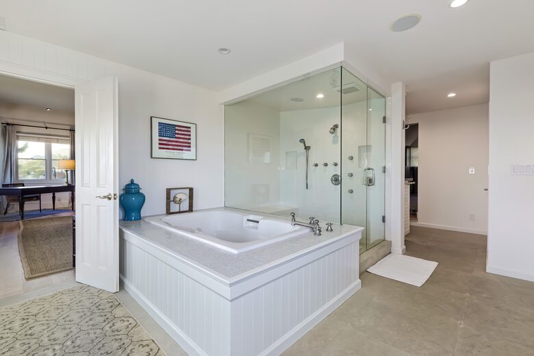 Malibu Manor (R) - Malibu, California