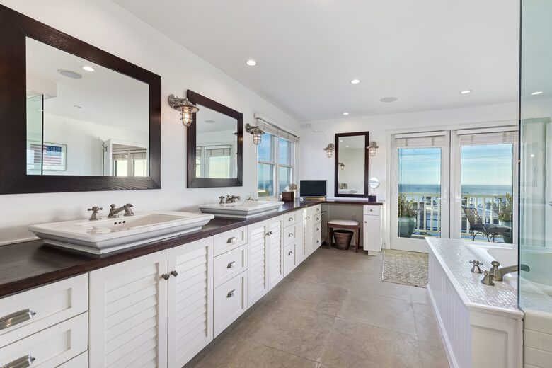 Malibu Manor (R) - Malibu, California