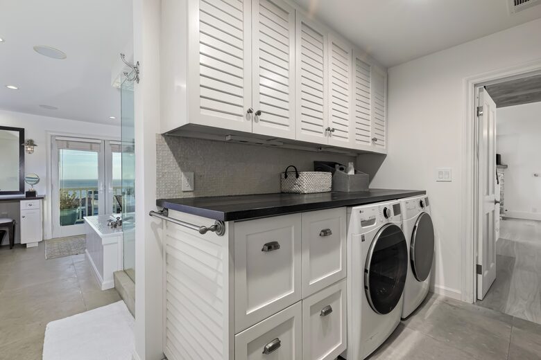 Malibu Manor (R) - Malibu, California