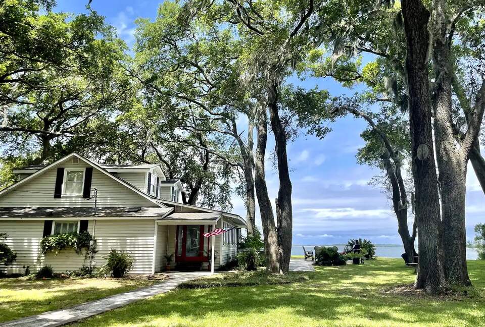 Waterfront Paradise in the heart of the Lowcountry - St Helena Isand, South Carolina