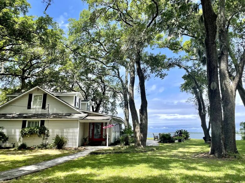 Waterfront Paradise in the heart of the Lowcountry - St Helena Isand, South Carolina