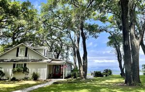 Waterfront Paradise in the heart of the Lowcountry - St Helena Isand, South Carolina