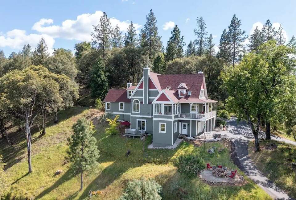 Vineyard Hilltop Retreat - Plymouth, California