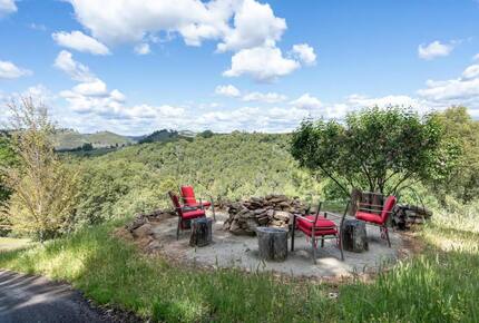 Vineyard Hilltop Retreat - Plymouth, California