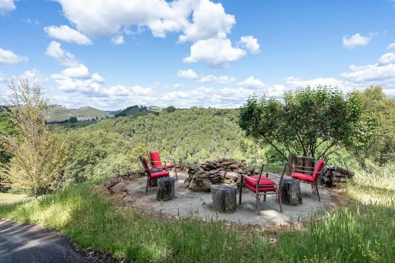 Vineyard Hilltop Retreat - Plymouth, California