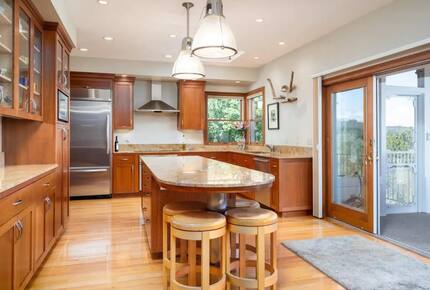 Vineyard Hilltop Retreat - Plymouth, California