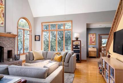 Vineyard Hilltop Retreat - Plymouth, California