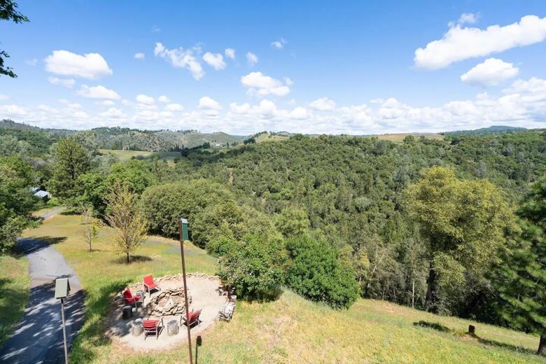 Vineyard Hilltop Retreat - Plymouth, California