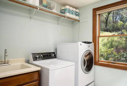 Vineyard Hilltop Retreat - Plymouth, California