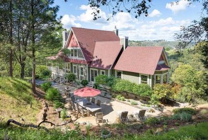 Vineyard Hilltop Retreat - Plymouth, California