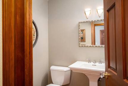 Vineyard Hilltop Retreat - Plymouth, California