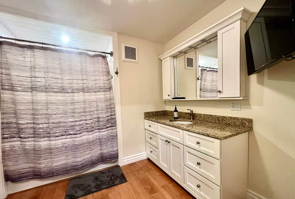 "Celebrate Everything" -a Lake Muskoka Beauty - Muskoka Lakes, Canada