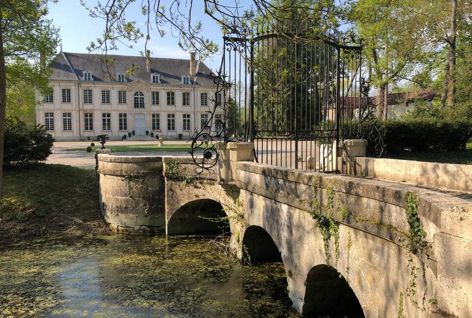 Château d'Isle-sur-Marne (R) - Isle sur Marne, France
