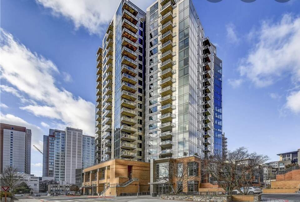 Luxury Downtown Bellevue Retreat - Bellevue, Washington