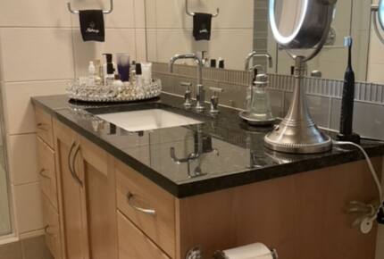 Luxury Downtown Bellevue Retreat - Bellevue, Washington