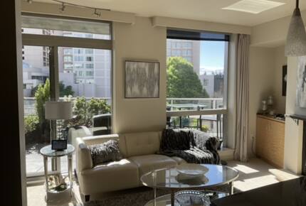 Luxury Downtown Bellevue Retreat - Bellevue, Washington