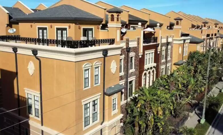 Beautiful Brownstone in Hyde Park - Tampa, Florida