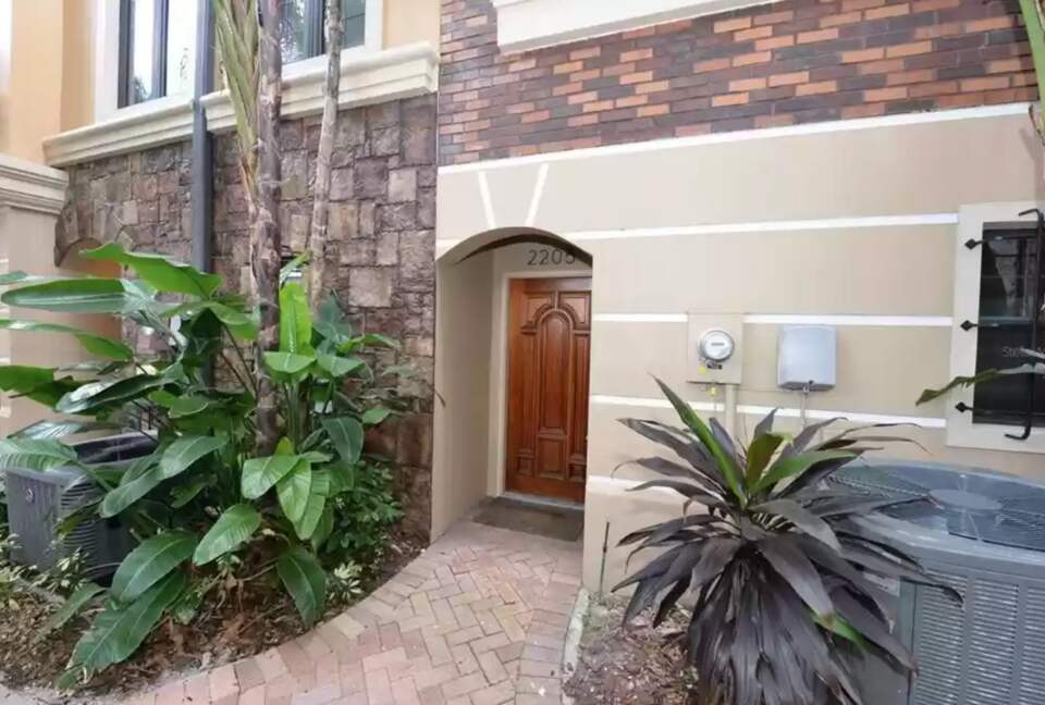 Beautiful Brownstone in Hyde Park - Tampa, Florida