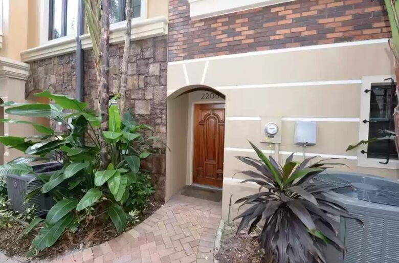 Beautiful Brownstone in Hyde Park - Tampa, Florida