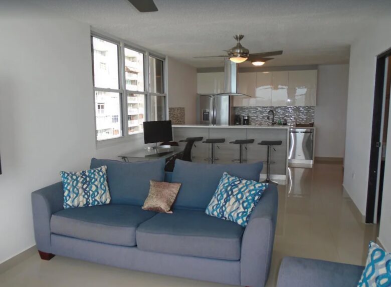 Raquet Club Condominiums - Beachfront Isla Verde - Carolina, Puerto Rico