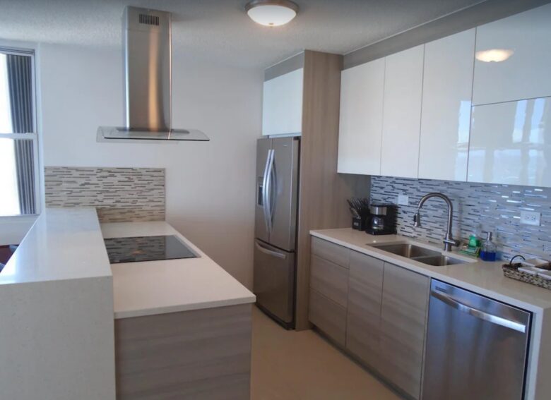 Raquet Club Condominiums - Beachfront Isla Verde - Carolina, Puerto Rico