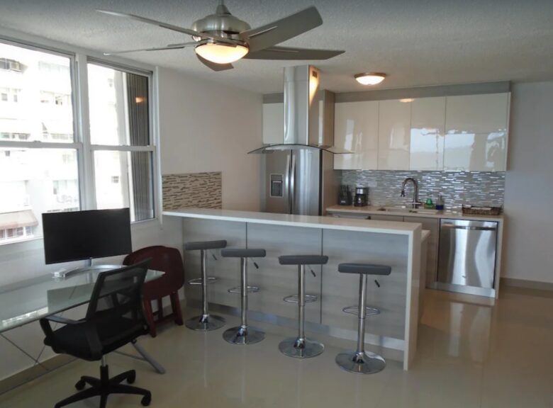 Raquet Club Condominiums - Beachfront Isla Verde - Carolina, Puerto Rico