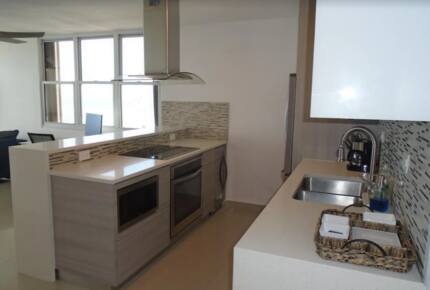 Raquet Club Condominiums - Beachfront Isla Verde - Carolina, Puerto Rico