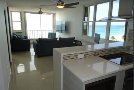 Raquet Club Condominiums - Beachfront Isla Verde - Carolina, Puerto Rico