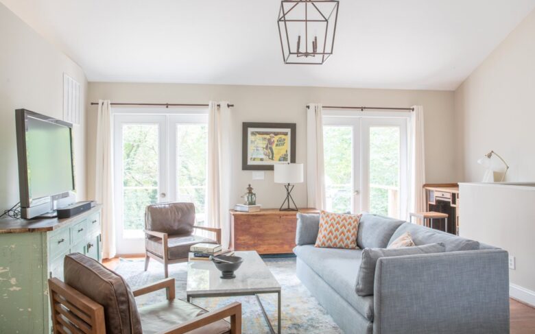 Charming Downtown Carriage House - Charlottesville, Virginia