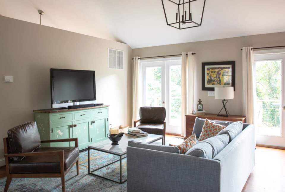 Charming Downtown Carriage House - Charlottesville, Virginia