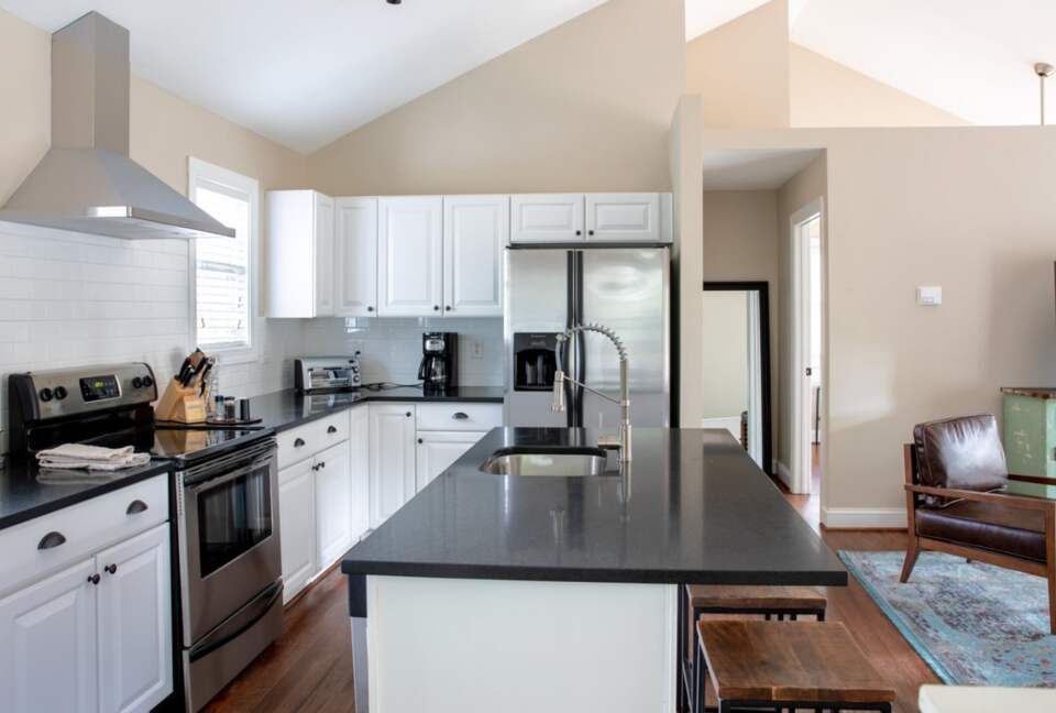 Charming Downtown Carriage House - Charlottesville, Virginia