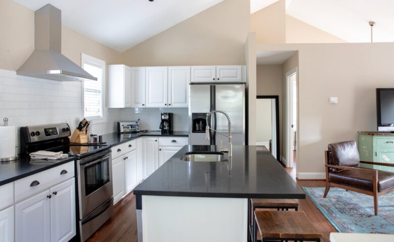 Charming Downtown Carriage House - Charlottesville, Virginia