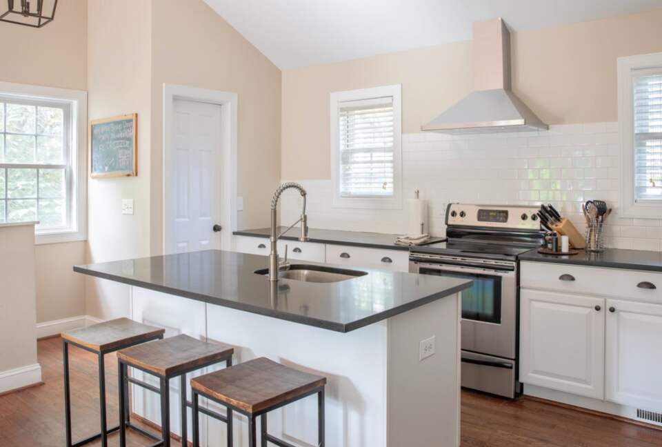 Charming Downtown Carriage House - Charlottesville, Virginia