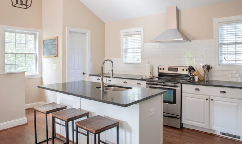 Charming Downtown Carriage House - Charlottesville, Virginia