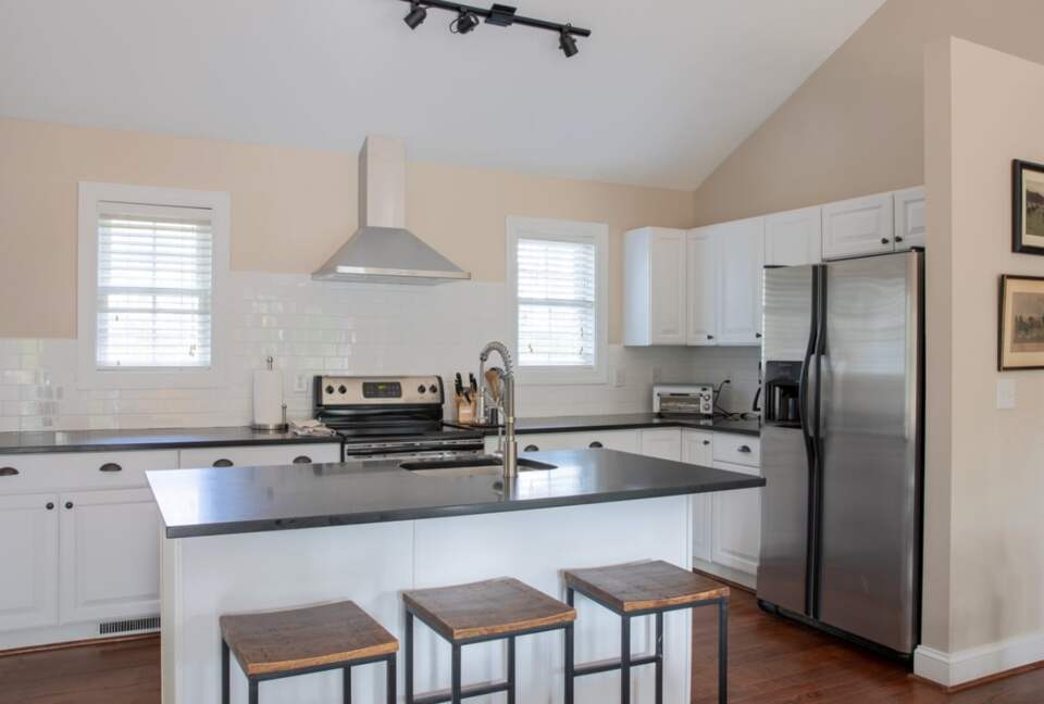 Charming Downtown Carriage House - Charlottesville, Virginia