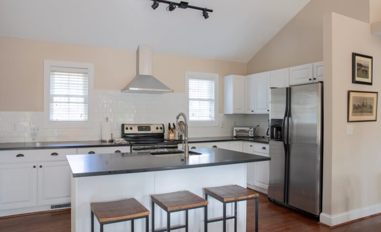 Charming Downtown Carriage House - Charlottesville, Virginia