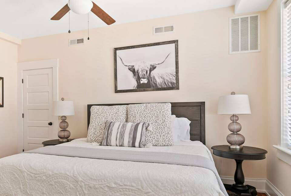 Charlottesville's Historic Downtown Getaway - Charlottesville, Virginia